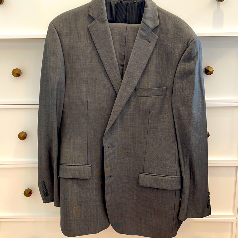 Men’s 2 peice suit Calvin Klein 38/32 44 regular